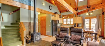 'off The Beaten Path' Cabin w/ Mtn Views & Hot Tub