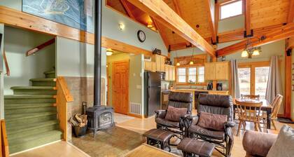 'off The Beaten Path' Cabin w/ Mtn Views & Hot Tub