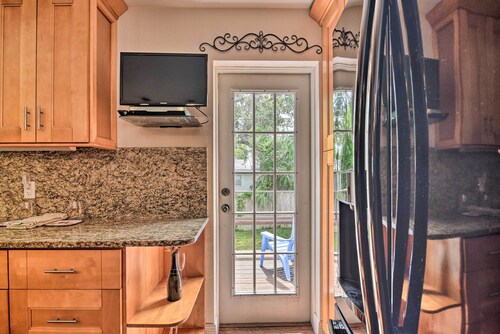 Seminole Home: 1 Mi to Indian Shores Beach!