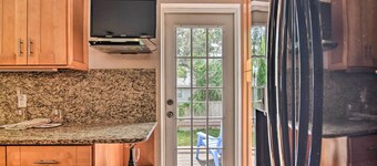 Seminole Home: 1 Mi to Indian Shores Beach!