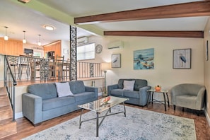 TV, books - Seminole Home: 1 Mi to Indian Shores Beach! (Seminole)