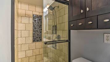 House (4 Bedrooms) | Bathroom
