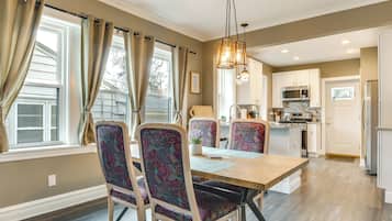 Apartment (2 Bedrooms) | Front of property