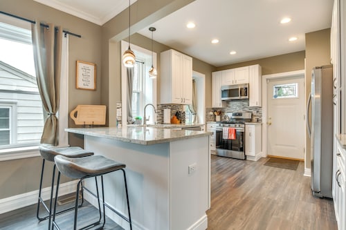 Pet-friendly Family Apartment - Near NU Campus!