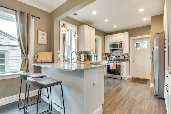 Apartment (2 Bedrooms) | Interior - Pet-friendly Family Apartment - Near NU Campus! (Evanston)