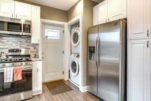 Apartment (2 Bedrooms) | Interior - Pet-friendly Family Apartment - Near NU Campus! (Evanston)