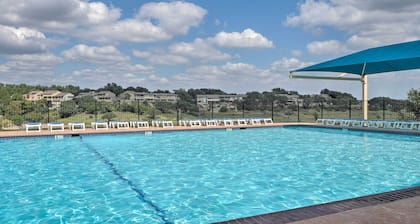 Waterfront Lake Travis Home w/ Pool Access!
