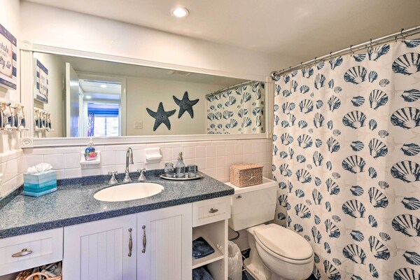Condo W/ Pool Access: Walk To Shopping & Beach! - Beach Access, Naples