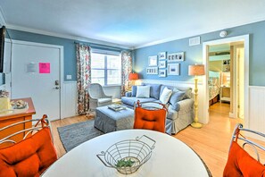 Apartment (2 Bedrooms) | Interior - Condo w/ Pool Access: Walk to Shopping & Beach! (Naples)