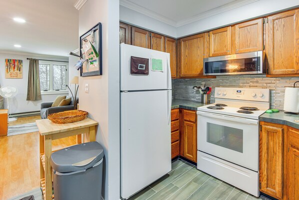 Apartment (2 Bedrooms) | Interior - Primely Located Dover Escape < 1 Mi to Mt Snow! (West Dover)