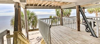Waterfront Escape w/ Balcony on Shell Point Beach!
