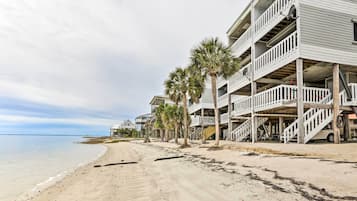 Apartment (2 Bedrooms) | Beach | Beach towels, snorkeling