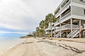 Apartment (2 Bedrooms) | Beach | Beach towels, snorkeling