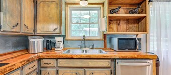 Quiet Abode w/ Gas Grill ~ 5 Miles to Broken Bow!