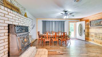 House (4 Bedrooms) | Interior