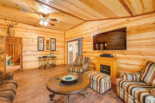 Quiet Abode w/ Gas Grill ~ 5 Miles to Broken Bow!