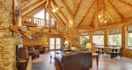 Lakeside Cabin on 2 Acres w/ Fire Pit + Hot Tub!