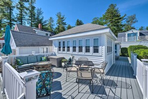 Interior - Beachfront Sebago Cottage w/ Deck + Grill! (Sebago)