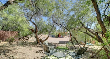 Old Town Cottonwood Cottage w/ Yard, Pets Welcome