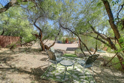 Old Town Cottonwood Cottage w/ Yard, Pets Welcome