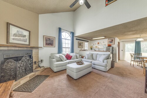 Cozy Ruidoso Condo w/ Wood-burning Fireplace!