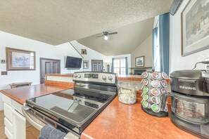 Apartment (1 Bedroom) | Interior - Cozy Ruidoso Condo w/ Wood-burning Fireplace! (Ruidoso)