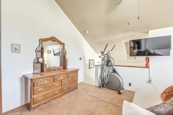 Apartment (1 Bedroom) | Interior - Cozy Ruidoso Condo w/ Wood-burning Fireplace! (Ruidoso)