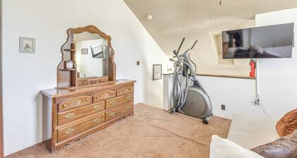 Cozy Ruidoso Condo w/ Wood-burning Fireplace!