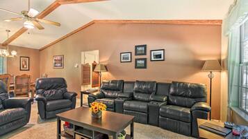 House (3 Bedrooms) | Interior