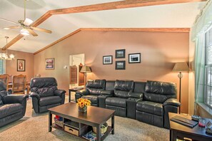 House (3 Bedrooms) | Interior