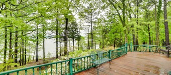 Kentucky Lakeside Home w/ Deck - 20 Mi to Lbl!