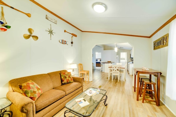 House (2 Bedrooms) | Interior - Kentucky Lakeside Home w/ Deck - 20 Mi to Lbl! (New Concord)