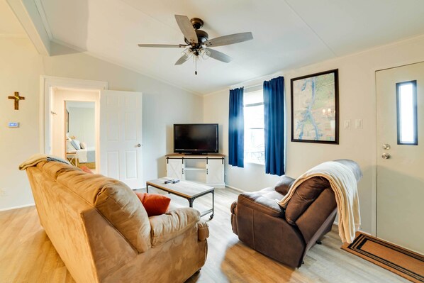 House (2 Bedrooms) | Interior