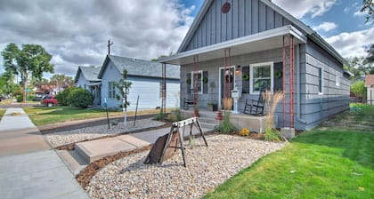 Walk to University: Dtown Laramie Home!