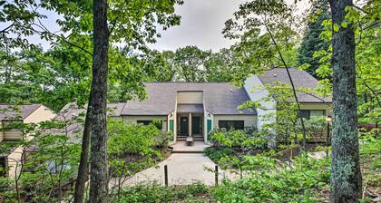 Cozy Wintergreen Resort Condo: Walk to Ski Lifts!