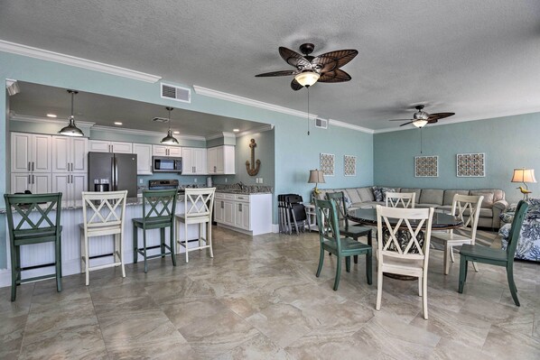 Apartment (2 Bedrooms) | Interior - Daytona Beachfront Condo w/ Pool, Tennis, & More! (Daytona Beach Shores)