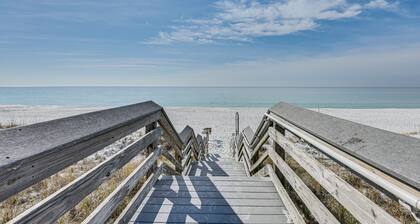 Walk to Beach: Miramar Tropical Cabana w/ Deck!