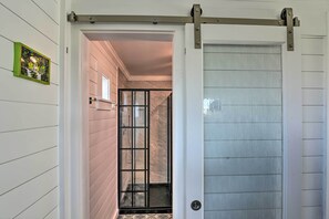 Apartment (0 Bedroom) | Interior - < 1 Mi to Surfside Beach: Open-concept Cottage (Freeport)