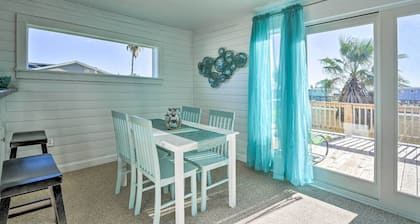 < 1 Mi to Surfside Beach: Open-concept Cottage