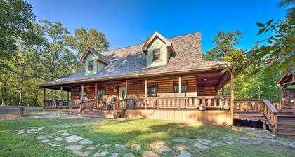 Broken Bow Retreat on 2 Acres w/ Hot Tub & Deck!