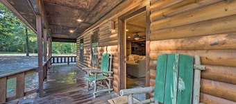 Broken Bow Retreat on 2 Acres w/ Hot Tub & Deck!