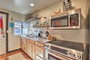 Cottage (1 Bedroom) | Interior - Shared Hot Tub + Fire Pit: Tucson Casita By Hiking (Tucson)