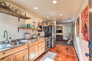 Cottage (1 Bedroom) | Interior - Shared Hot Tub + Fire Pit: Tucson Casita By Hiking (Tucson)