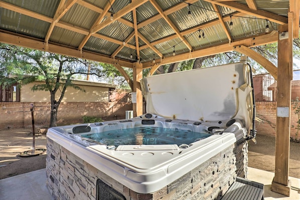 Cottage (1 Bedroom) | Interior - Shared Hot Tub + Fire Pit: Tucson Casita By Hiking (Tucson)