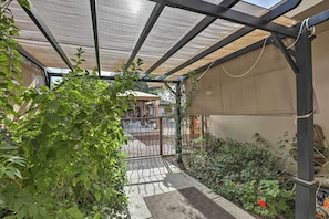 Cottage (1 Bedroom) | Interior - Shared Hot Tub + Fire Pit: Tucson Casita By Hiking (Tucson)