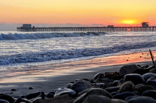 Oceanside Home w/ Yard - Walk to Beach & Pier