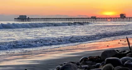Oceanside Home w/ Yard - Walk to Beach & Pier