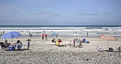 Oceanside Home w/ Yard - Walk to Beach & Pier