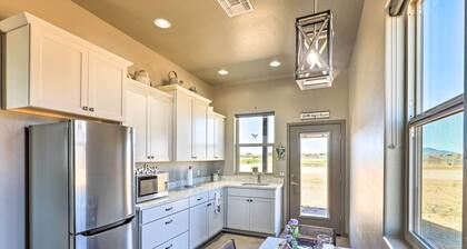 Modern Elgin Home: Walk to Wineries + Pets Welcome