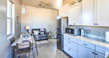 Modern Elgin Home: Walk to Wineries + Pets Welcome